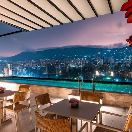 Hotel York Luxury Suites Medellin By Preferred Экстерьер фото The rooftop pool at the hotel