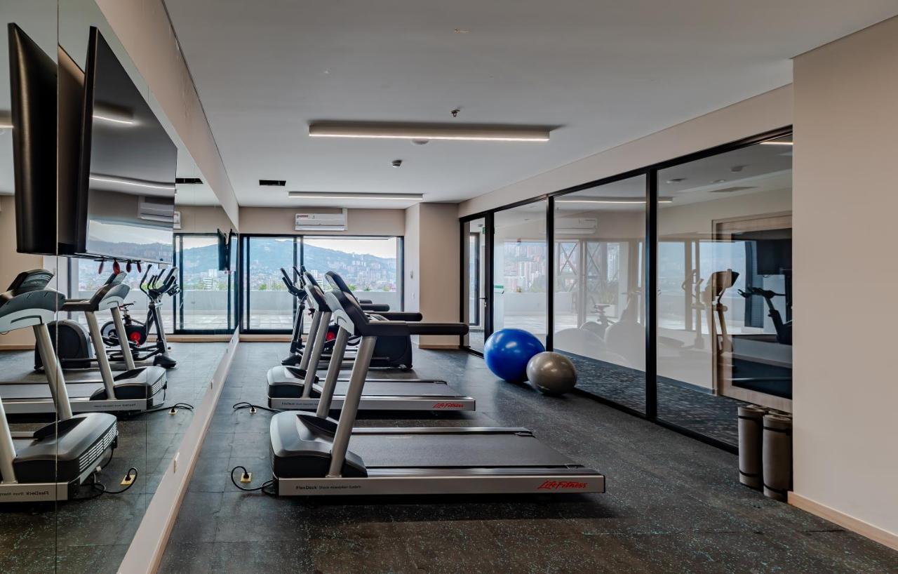 Hotel York Luxury Suites Medellin By Preferred Экстерьер фото The gym at the hotel