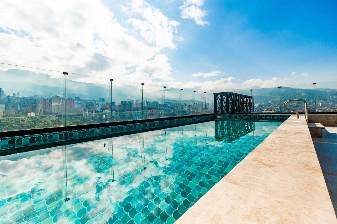 Hotel York Luxury Suites Medellin By Preferred Экстерьер фото Rooftop pool