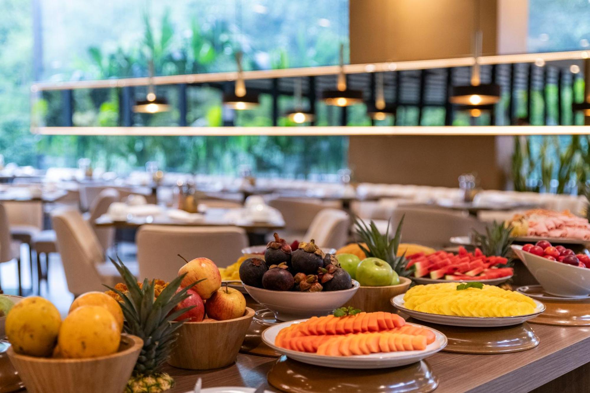 Hotel York Luxury Suites Medellin By Preferred Экстерьер фото A fruit salad buffet