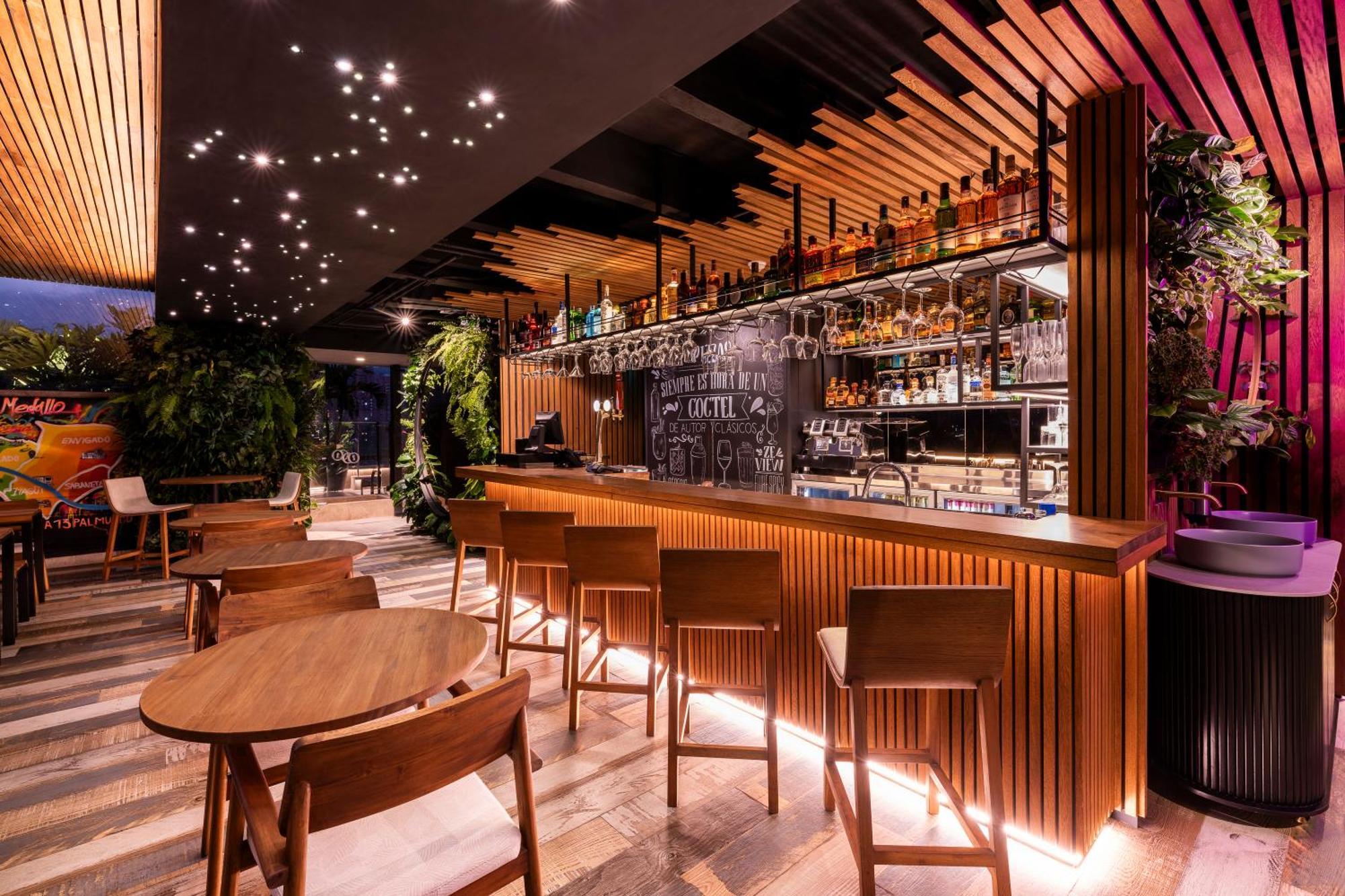 Hotel York Luxury Suites Medellin By Preferred Экстерьер фото The bar at the 101 Skybar