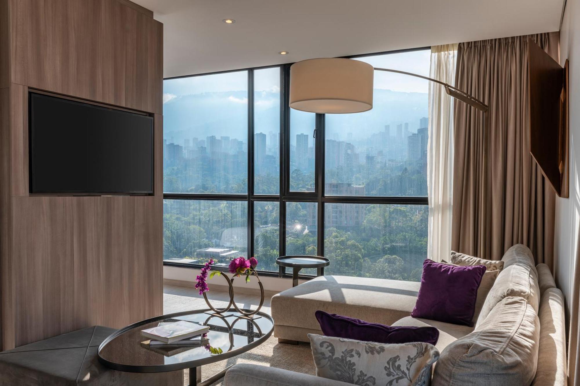 Hotel York Luxury Suites Medellin By Preferred Экстерьер фото A suite at the hotel