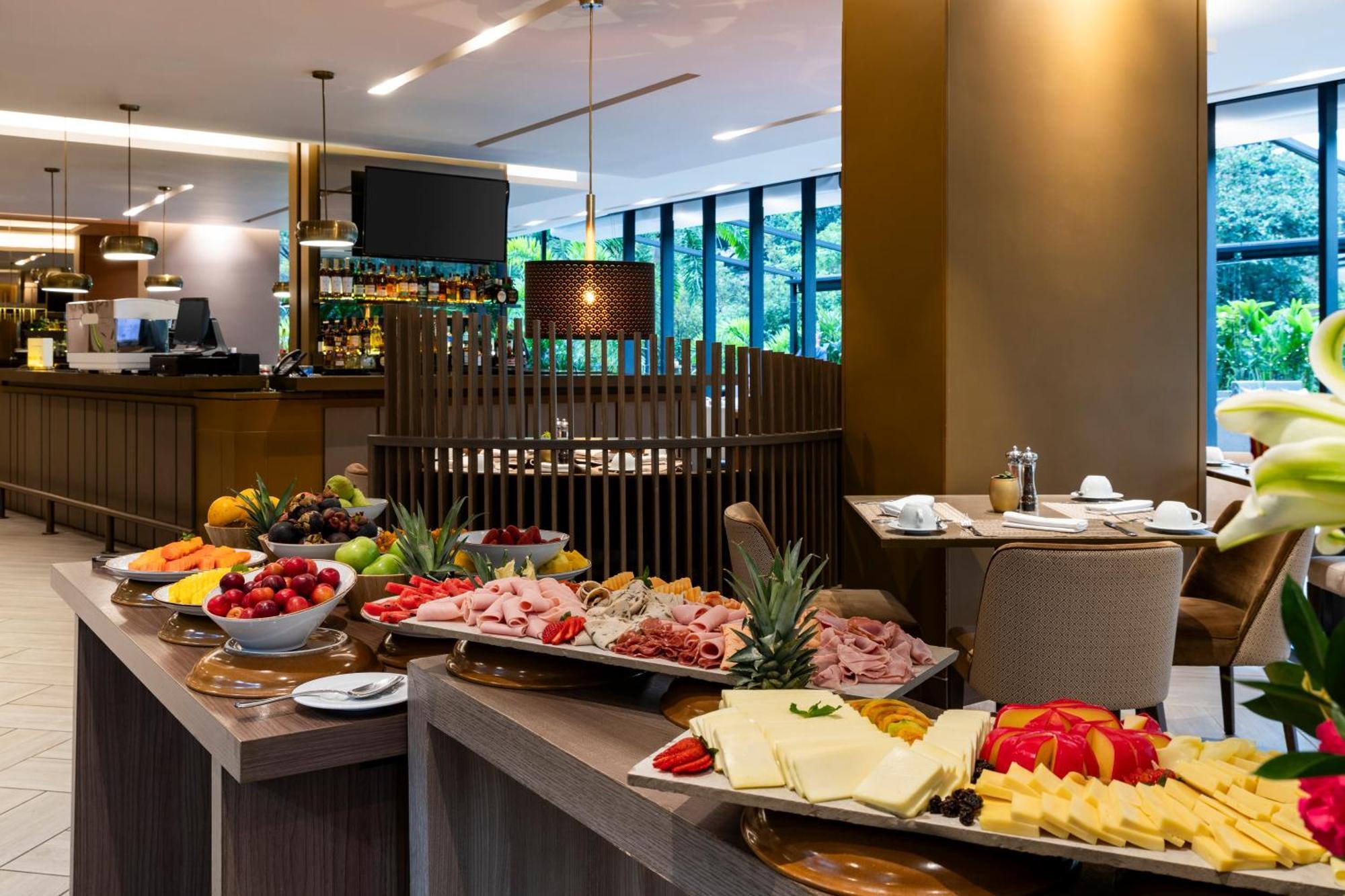 Hotel York Luxury Suites Medellin By Preferred Экстерьер фото The Club at Changi Airport